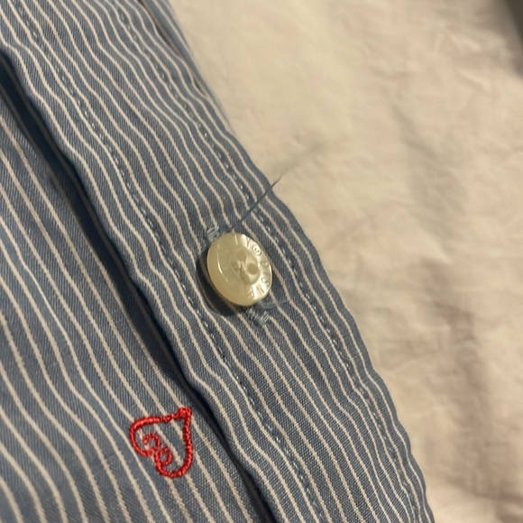 DISNEY LADY AND THE TRAMP COLLARED BUTTON UP SLEEVELESS SHIRT - Picture 6 of 6